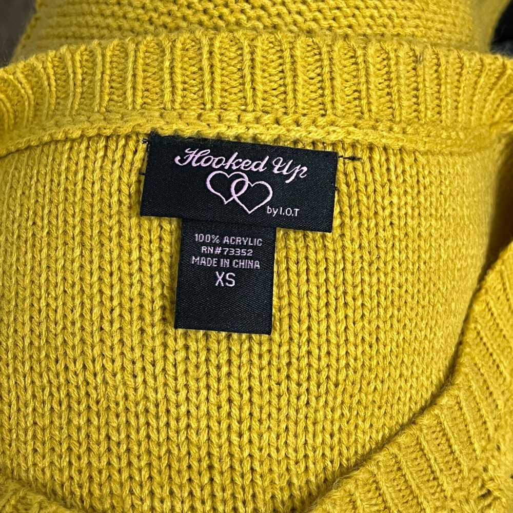 Hooked Up by IOT Women’s Mustard Knit Sweater XS - Picture 6 of 6